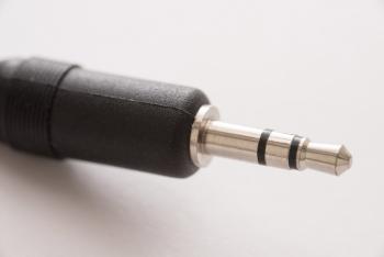 En stereo mini-jack connector. Image från https://www.freeimageslive.co.uk/free_stock_image/stereo-jack-jpg, skapad av https://www.freeimageslive.co.uk/users/gratuit